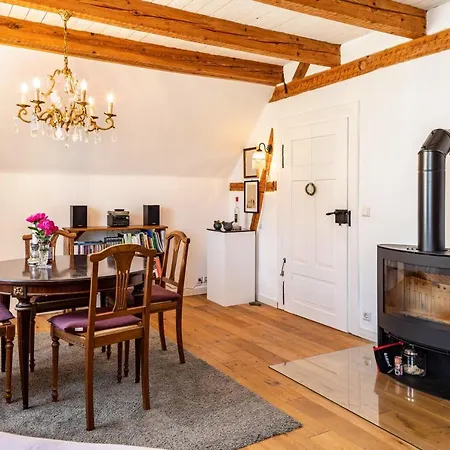 Kleiner Hof Rosenrot *