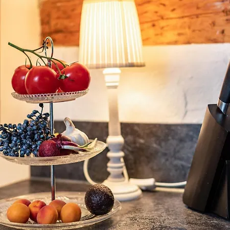 Kleiner Hof Rosenrot