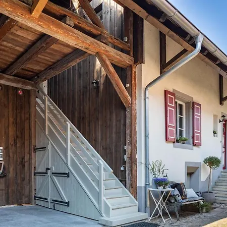 Kleiner Hof Rosenrot *